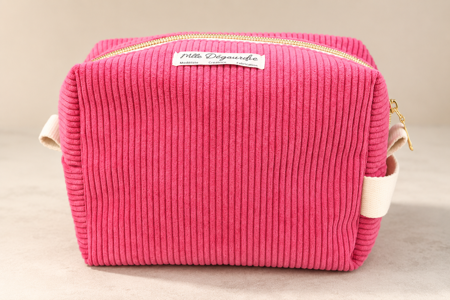  Trousse à maquillage personnalisable faite main en velours côtelé, vue de face fermée – Mlle Dégourdie